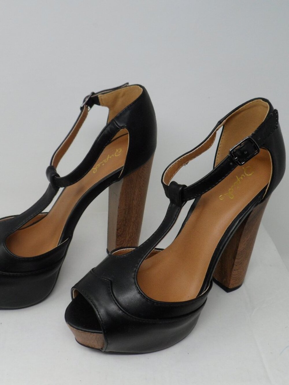 New Qupid T-Strap Platform Heel Size 7.5